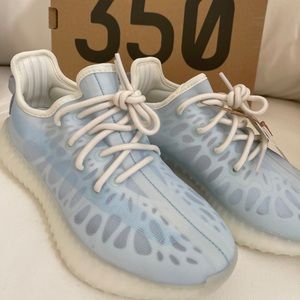 Adidas Yeezy 350 boost size 5
